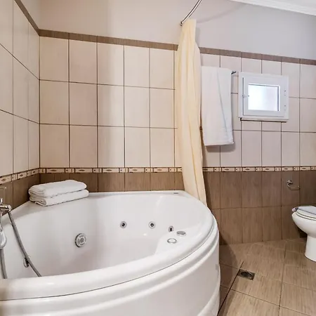 Goudis Evelyn Vilă *